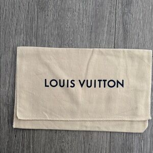New Authentic Louis Vuitton Cream Dust Pouch with Navy Logo sz 10/6.5